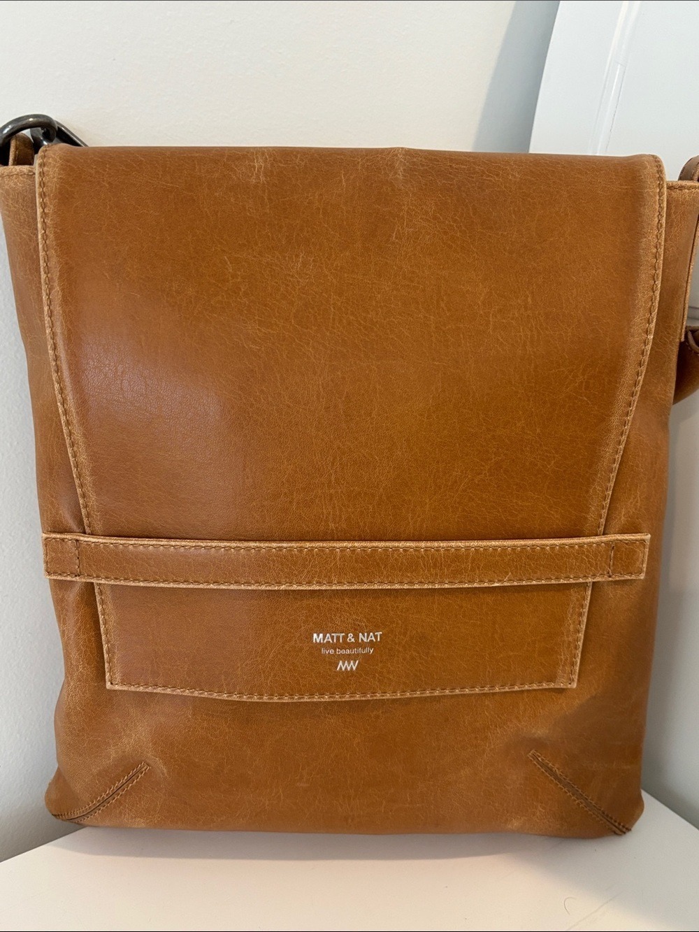 MATT & NAT envelope messenger bag satchel faux leather tan caramel colour - Picture 8 of 17